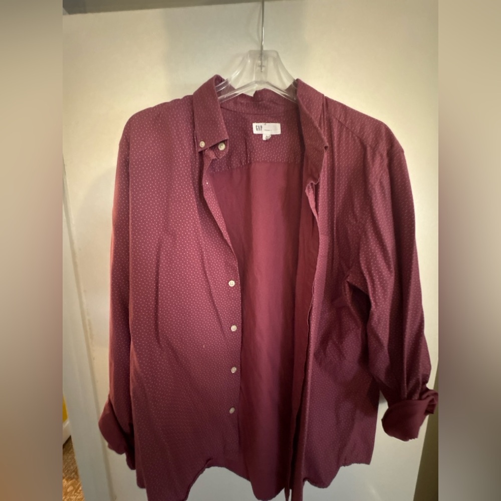 GAP Men’s Red Micro Dot Button Down Shirt XL Untucked Fit